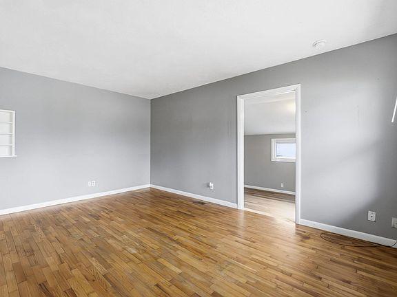 5th image of 2312 N Main Avenue