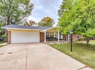 955 Saddle Dr, Florissant, MO 63033