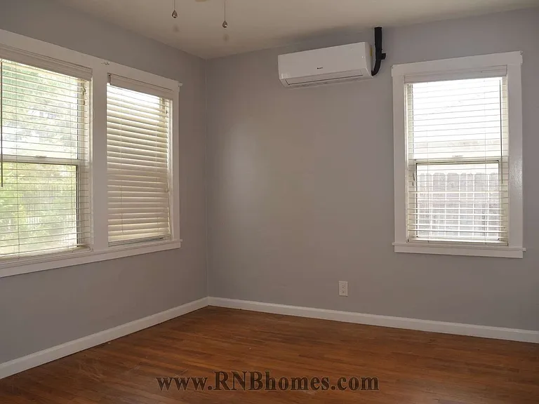 440 Lampasas Ave — Photo 8