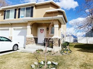 9513 S Hidden Point Dr, Sandy, UT 84070