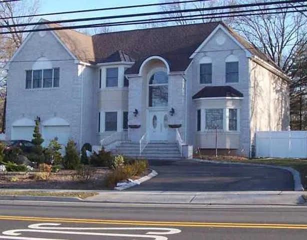 819 New Dover Rd photo 1