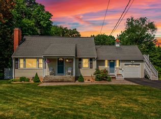 25 Maple Ridge Dr, Farmington, CT 06032