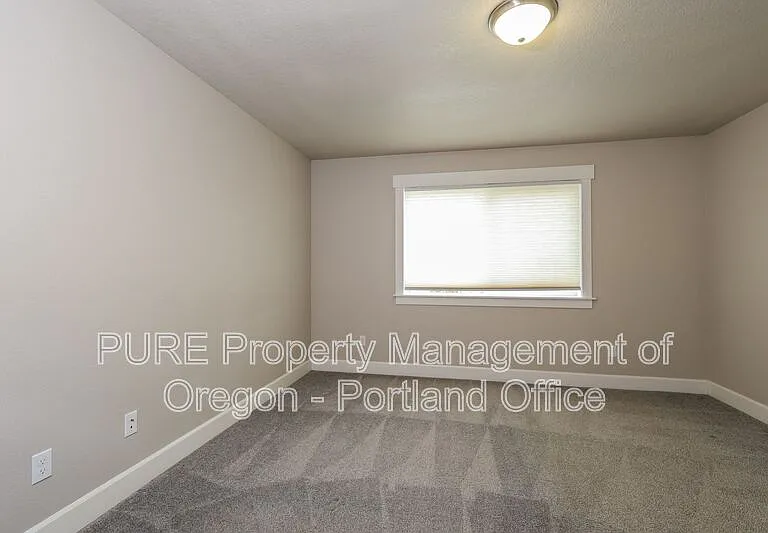 215 NE Regan Hill Loop — Photo 6