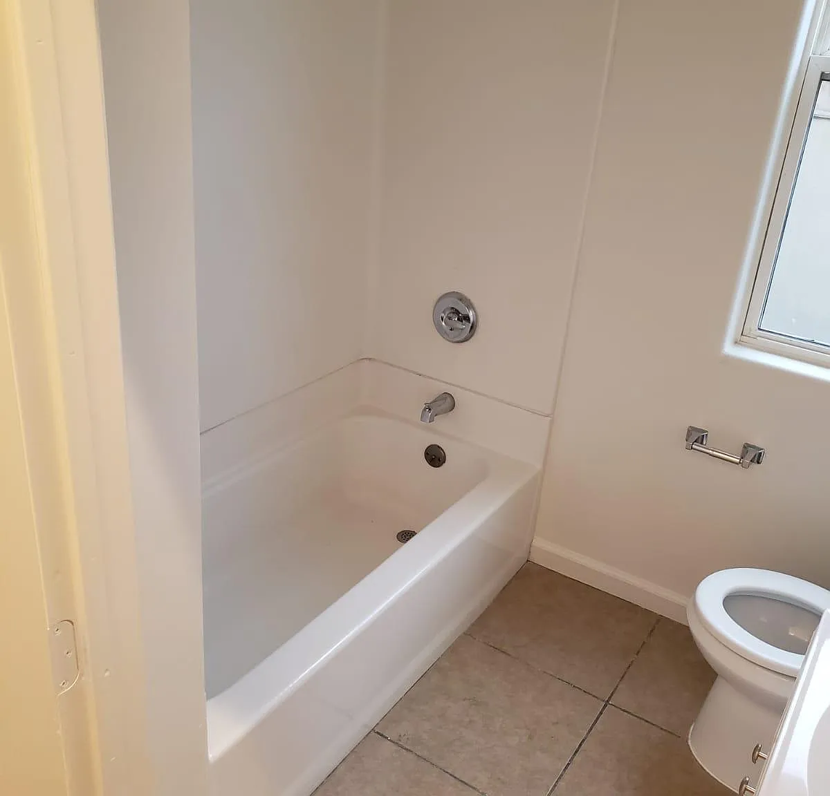 114 Maine Ave — Photo 2