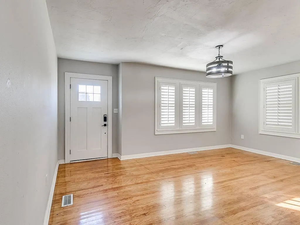 2 bed, 1080 sqft, $1,595 — Photo 4
