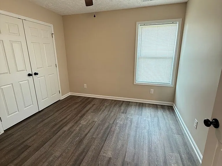 100 Crestview Dr — Photo 6