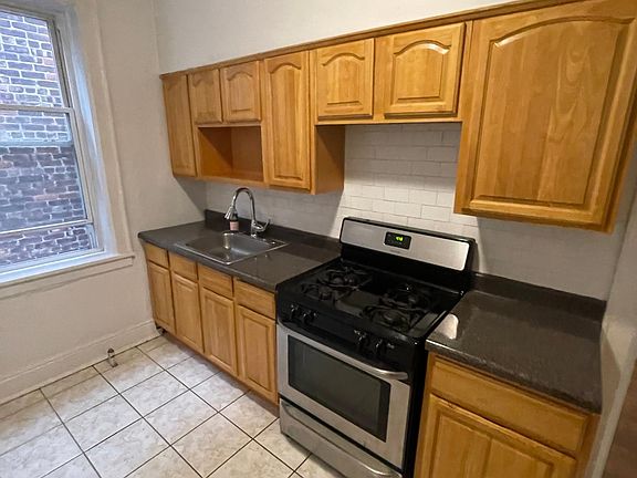 5th image of 253 Lafayette Ave #19