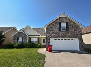 700 Foxfield Dr, Clarksville, TN 37042