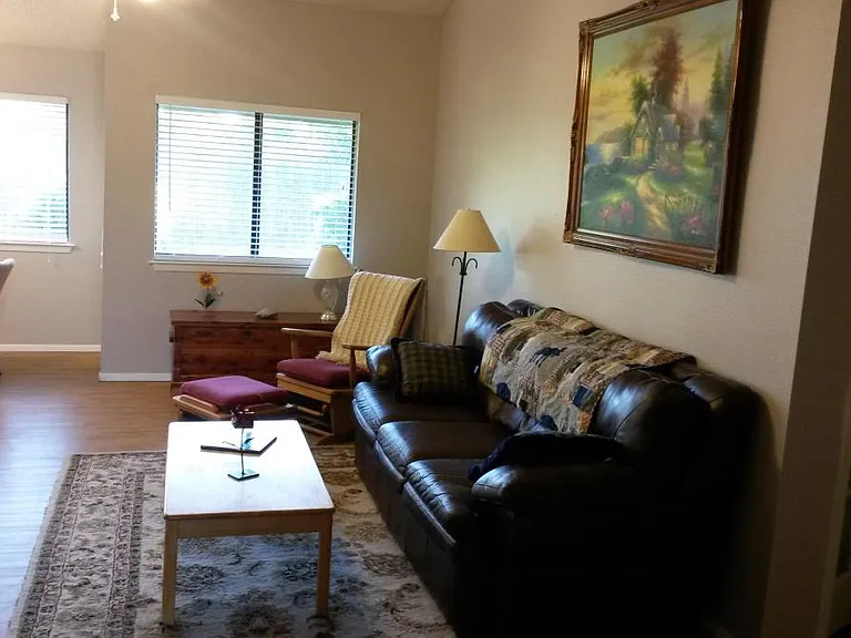 3402 Meadowview Dr — Photo 5