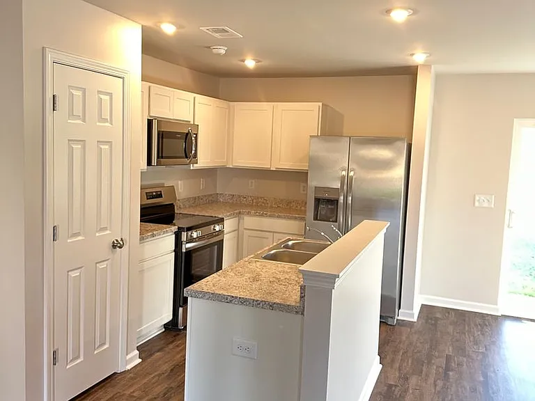 601 Savannah St — Photo 8