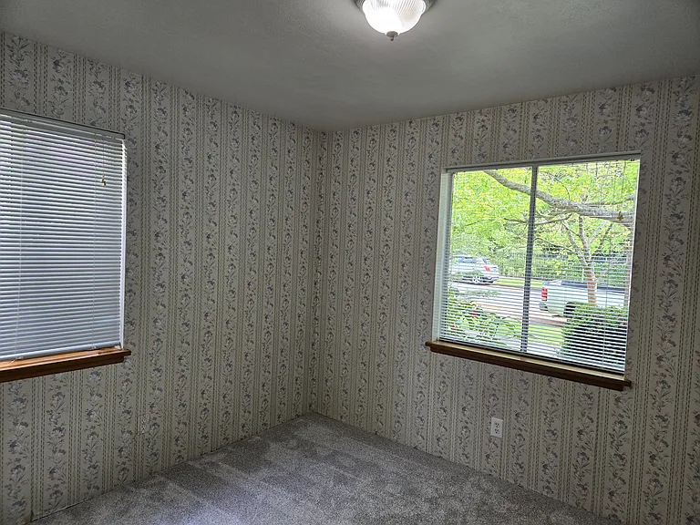 Fromt Bedroom.