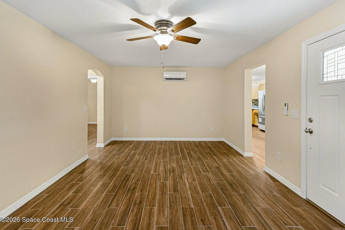 3 bed, 2.0 bath, 1418 sqft, $1,975 — Photo 4