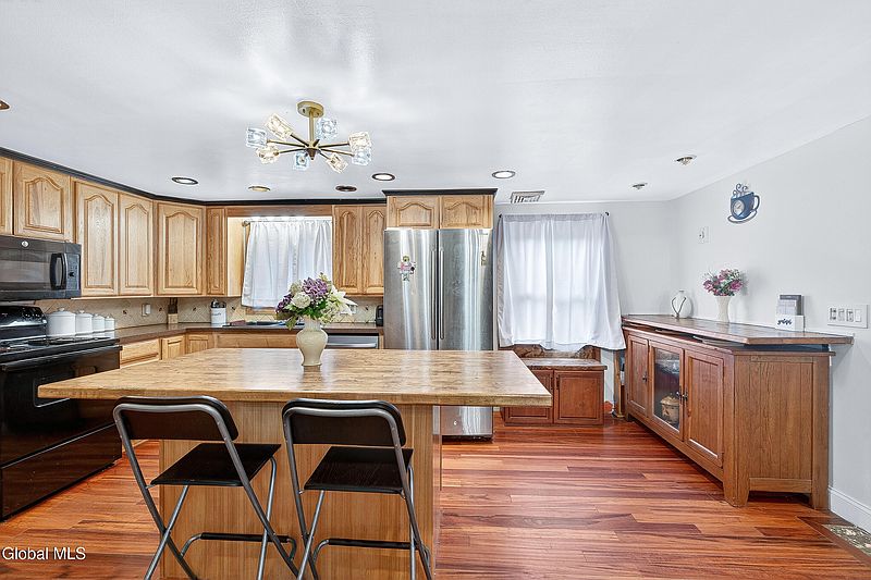 5th image of 28 Thimbleberry Road