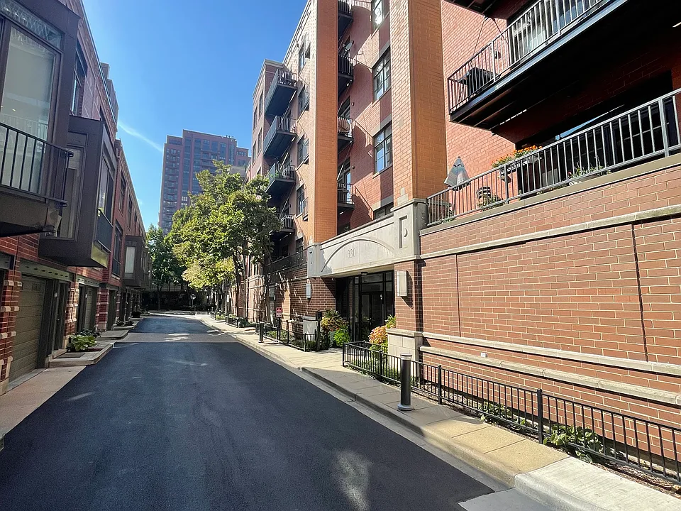 330 N Clinton St #307