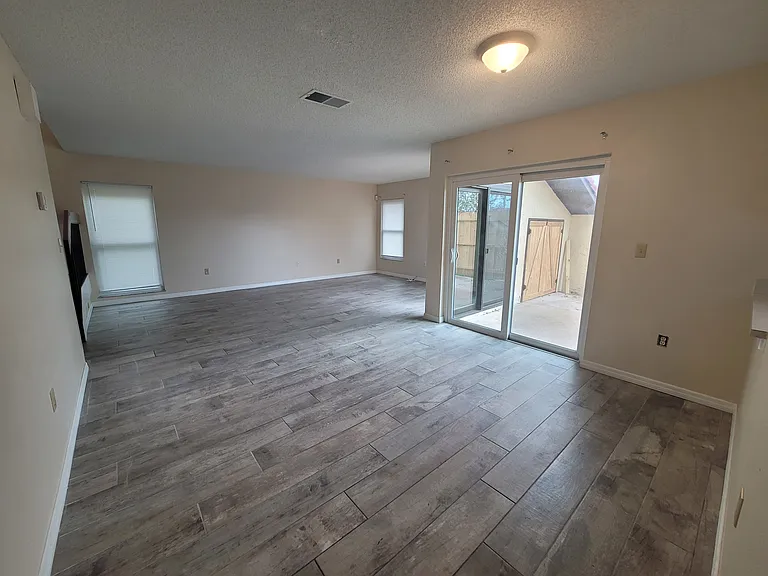 456 Hunter Cir — Photo 4