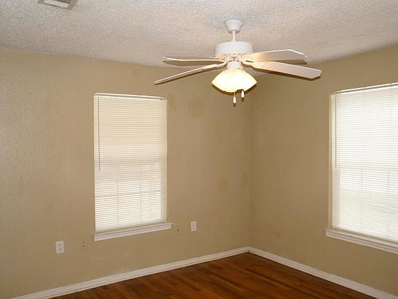 3rd image of 608 Montclair Ave #608