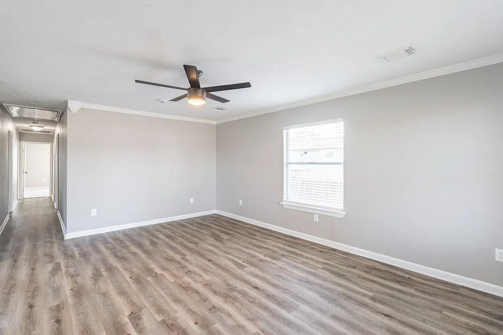 3 bed, 2.0 bath, 1382 sqft, $1,600 — Photo 4