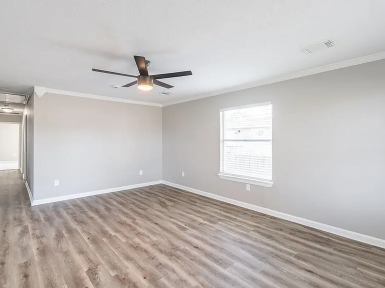 725 10th St — Photo 4