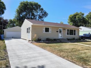 1445 18th St S, Fargo, ND 58103