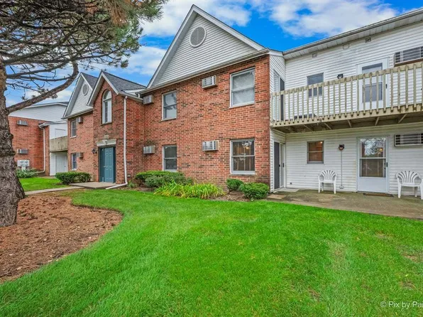 1372 Cunat Ct APT 1D, Lake In The Hills, IL 60156