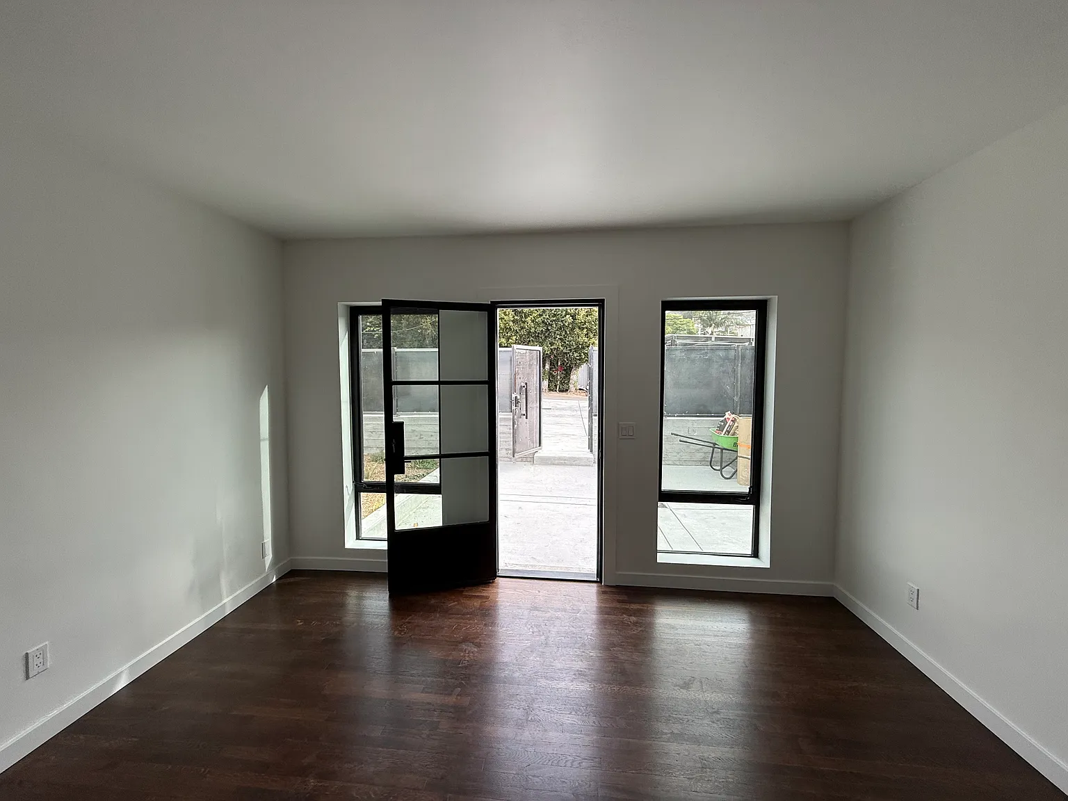 1 bed, 573 sqft, $2,450 — Photo 2