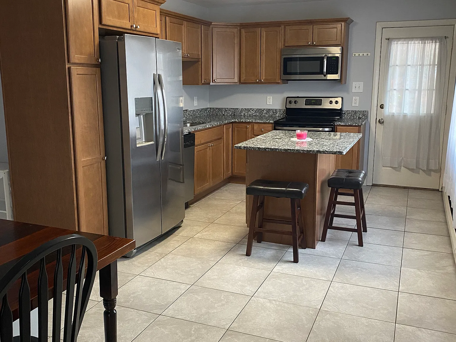 3 bed, 1064 sqft, $2,400 — Photo 2