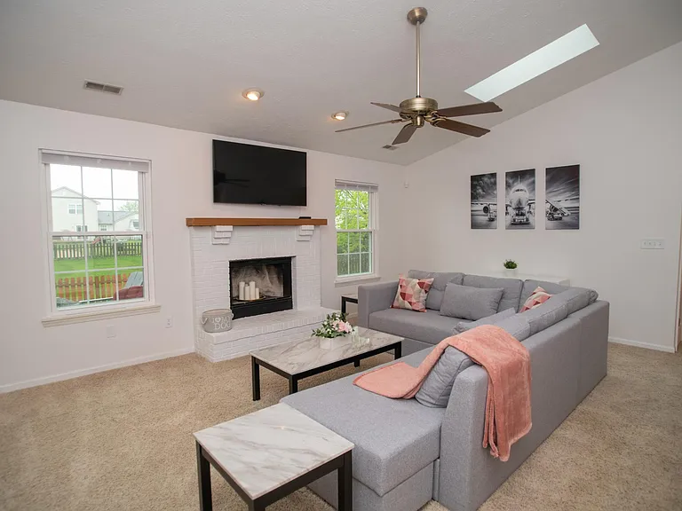 541 E Pine Ridge Dr — Photo 4