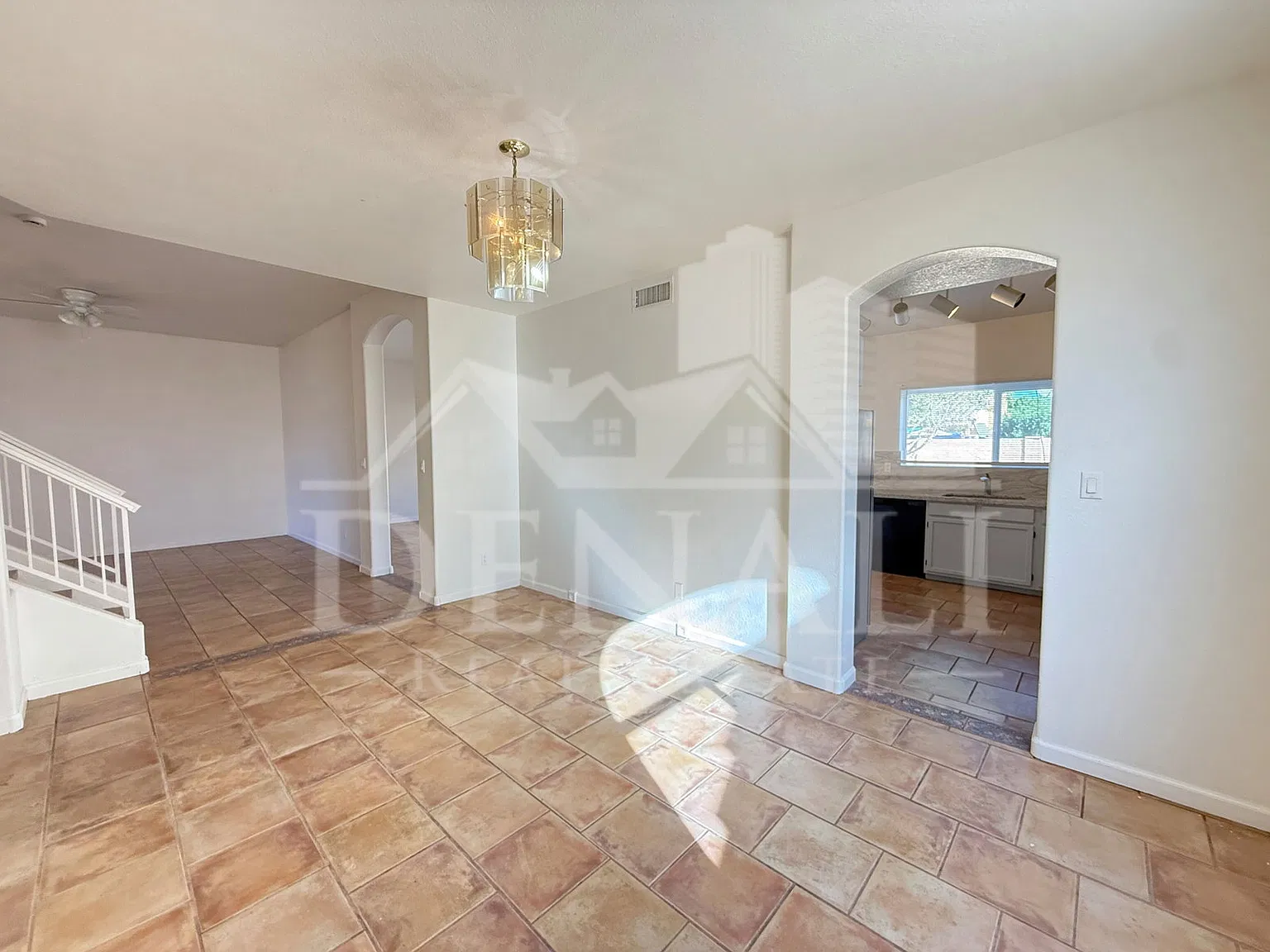 4 bed, 2.5 bath, 2377 sqft, $2,700 — Photo 4