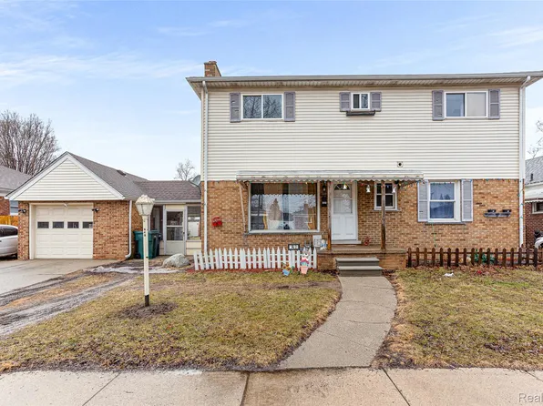 940 Stewart Ave, Lincoln Park, MI 48146