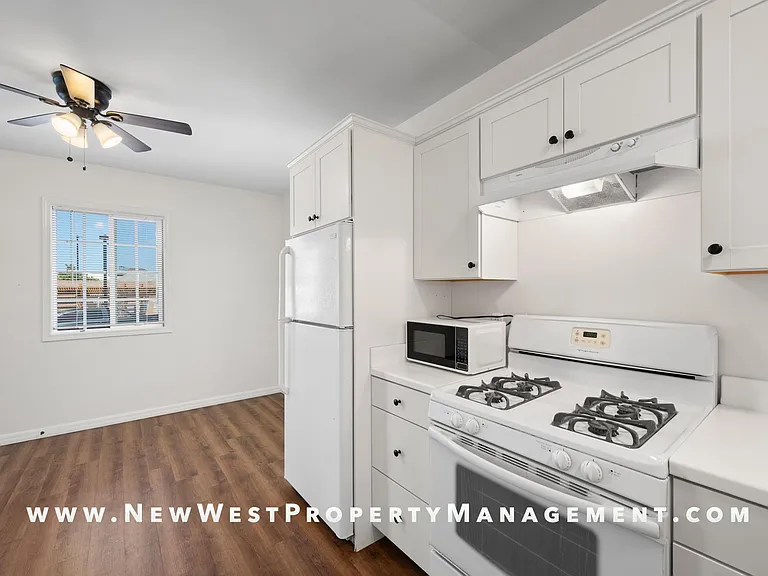 1043 Sampson St #A — Photo 9
