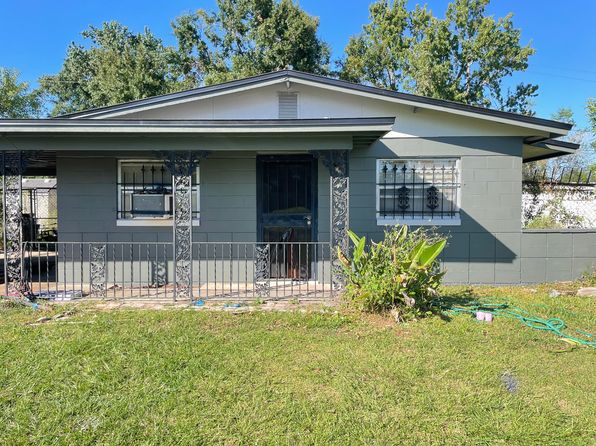 3207 Mahalia Pl