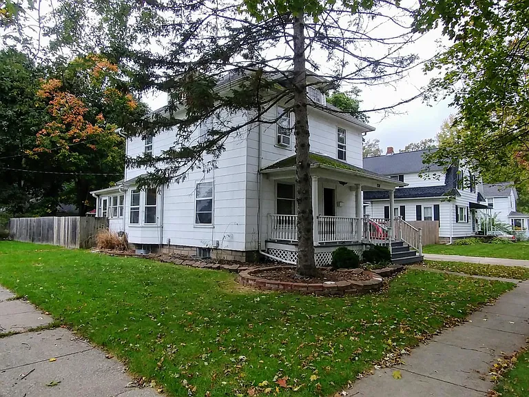 828 S Church St — Photo 1