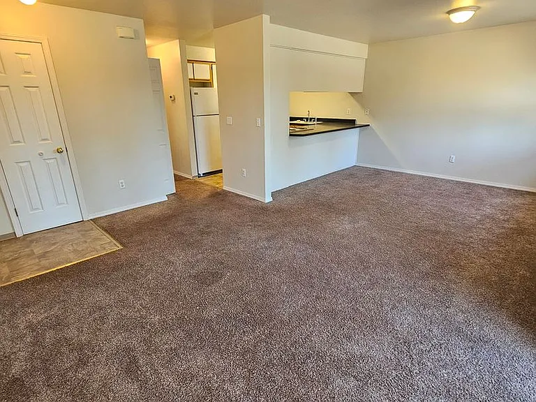 300 Indian Trail Ct — Photo 6