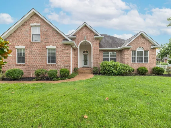 1406 Gray Fox Ln, Spring Hill, TN 37174