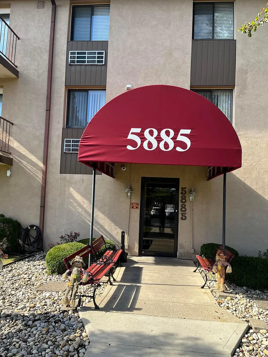 5885 Beechcroft Rd APT 104 photo 1
