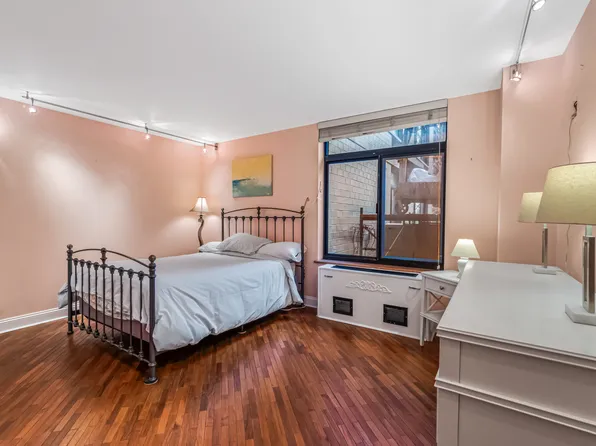 400 East 70th Street image 9 of 20