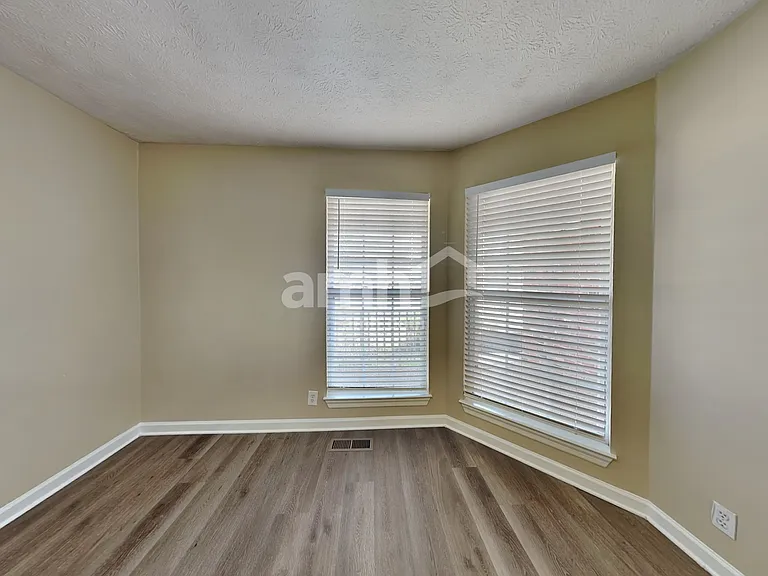 1612 E Blairmont Dr — Photo 12