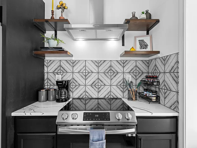 604 Julian St NW — Photo 40