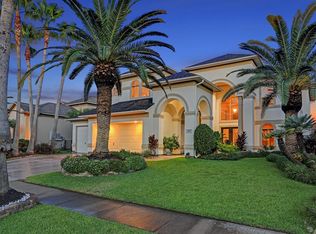 2930 N Island Dr, Seabrook, TX 77586