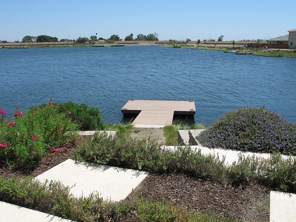 Located on Summer Lake