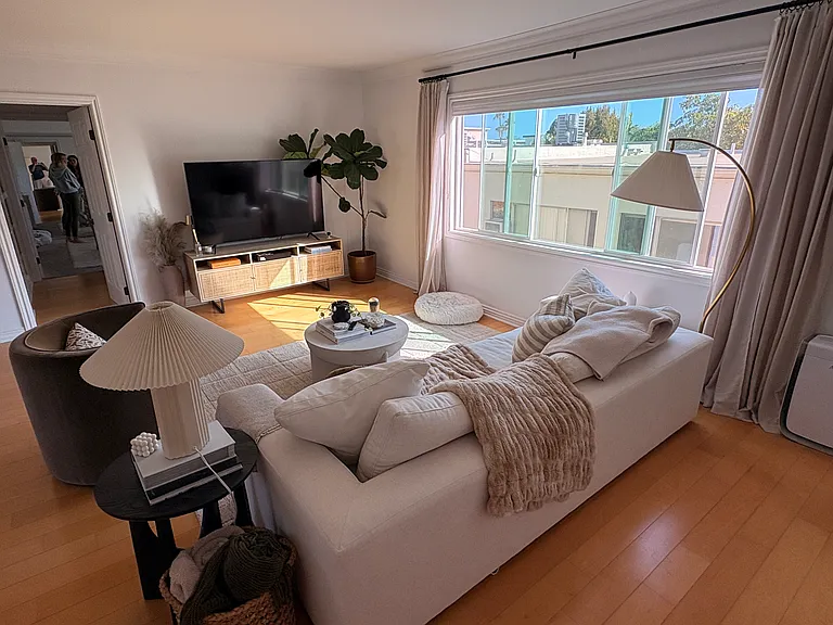 11646 Chenault St #25 — Photo 6