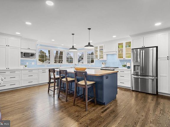 3rd image of 112 Elliott Pl