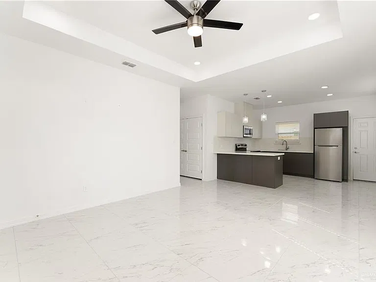 5712 Notre Dame Ave #3 — Photo 2
