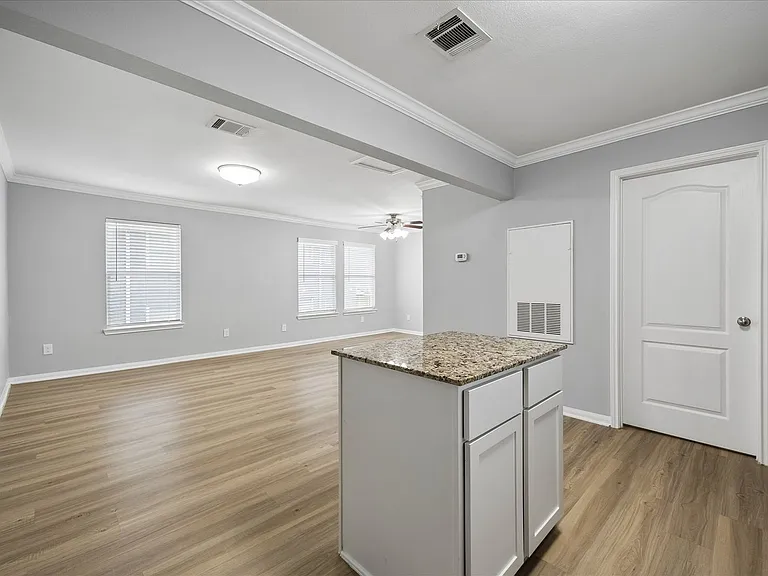 1548 Ashland — Photo 7