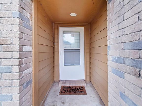 3rd image of 15415 Wildwood Glen Dr