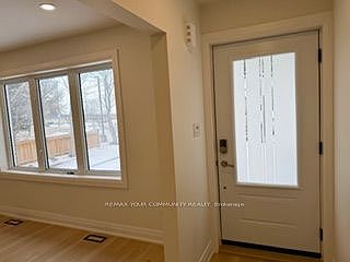 4th image of 130 Simcoe Rd