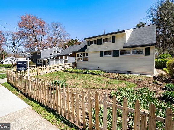 3rd image of 503 Broadwood Dr