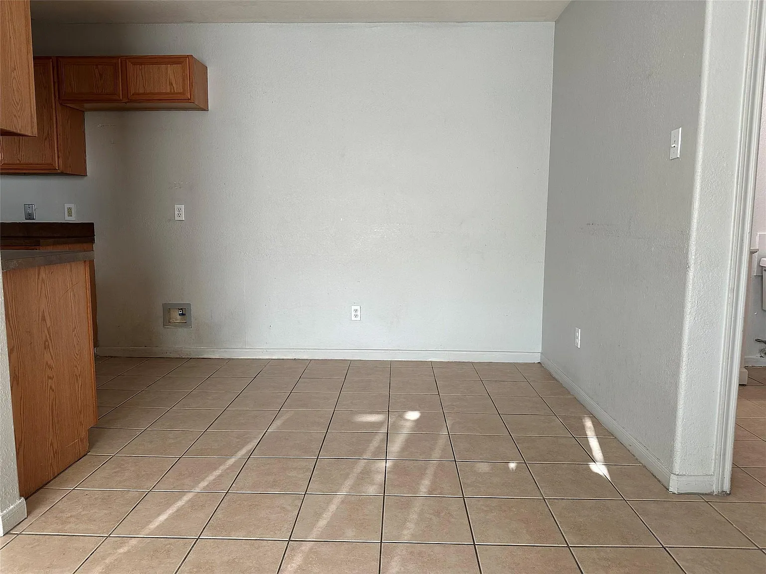 3 bed, 1.0 bath, 1124 sqft, $1,300 — Photo 4