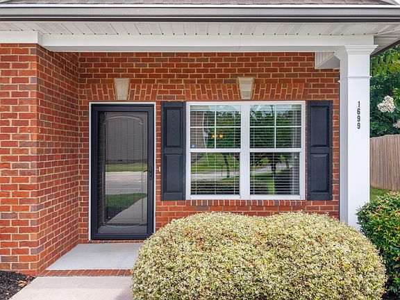 3rd image of 1699 Stonebriar Dr NE