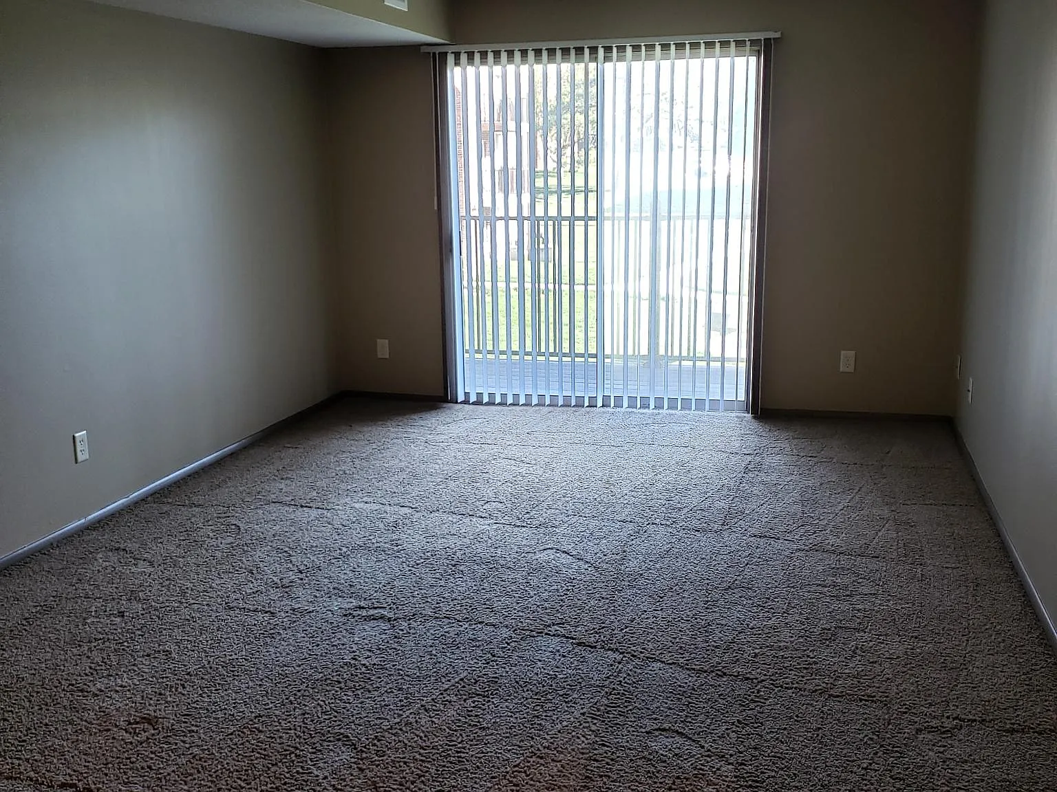 1 bed, 856 sqft, $949 — Photo 3